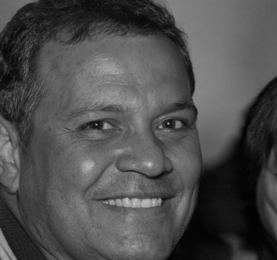 Professional headshot of Niran Thaksinawat, blockchain architect with 12 years experience in financial technology